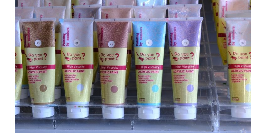 Mēs ražojam akrila krāsas zīmēšanai: kvalitāte un inovācija katrā krāsas tubē