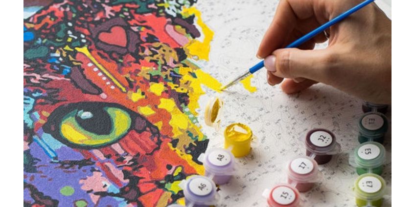 Krāsošana pēc numuriem: māksla, kas vieno radošumu un relaksāciju